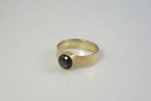 black-sapphire-gold- ring